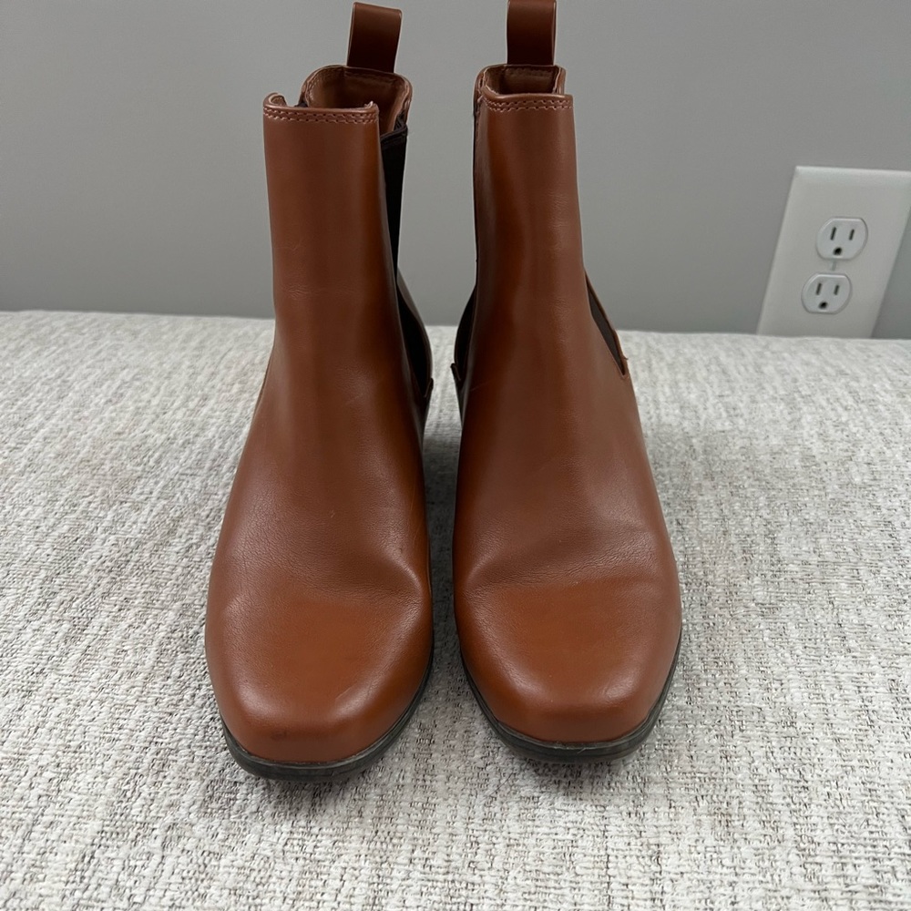 Women’s size 9 booties